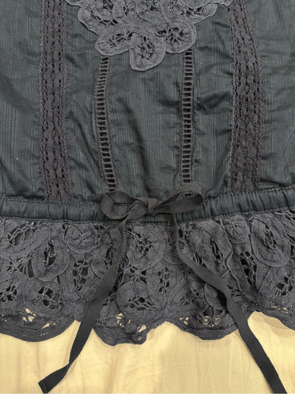 Y2K Abercrombie & Fitch Navy Lace Trim Cami Tank - Picture 2 of 5